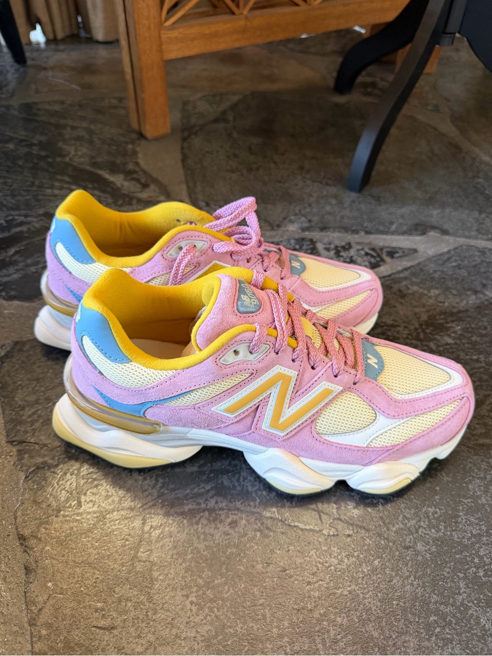New Balance Pink, Yellow & Blue Retro Runner Mode De Vie Sneakers